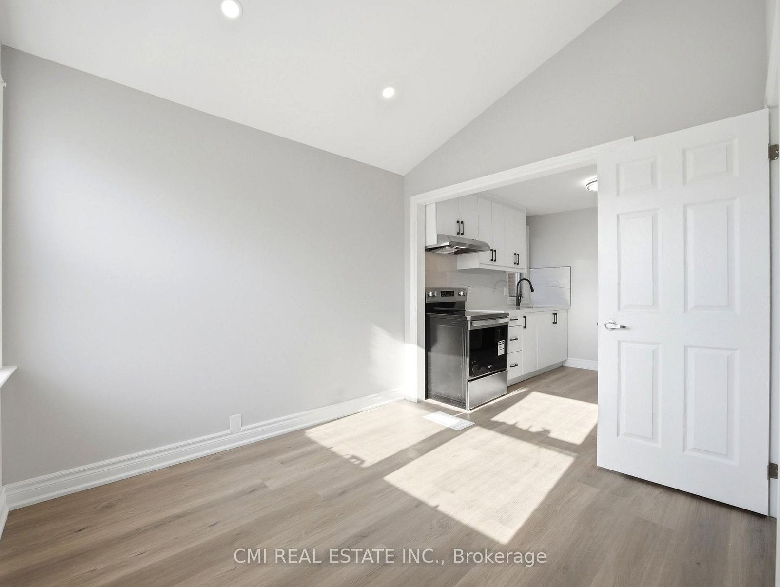 Detached House for sale at 86 Adair Avenue, Hamilton, Ontario, L8K 3S5 - Glenview - MLS: X12994922