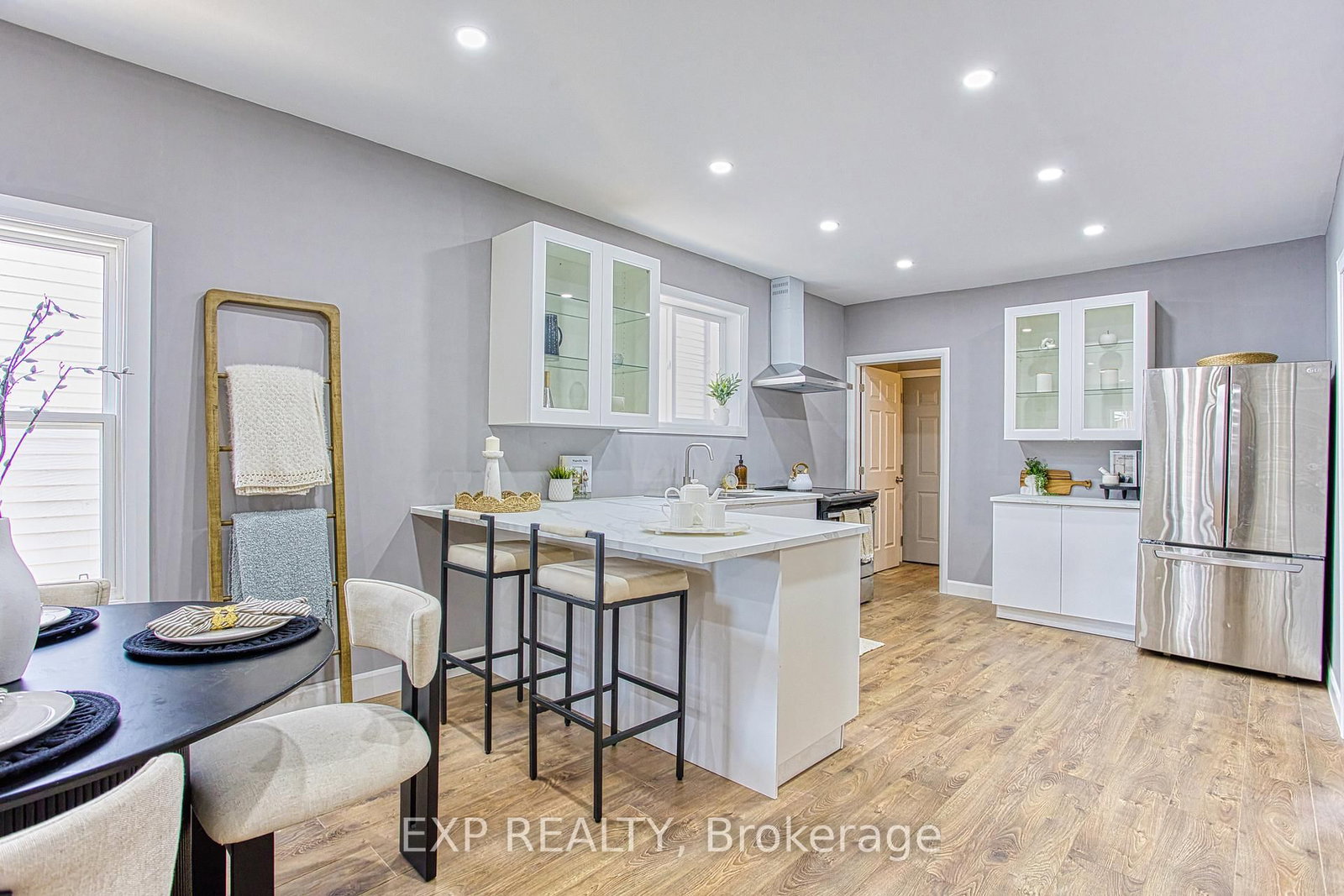 Detached House for sale at 267 Rosslyn Avenue, Hamilton, Ontario, L8L 7P9 - Crown Point - MLS: X12995020