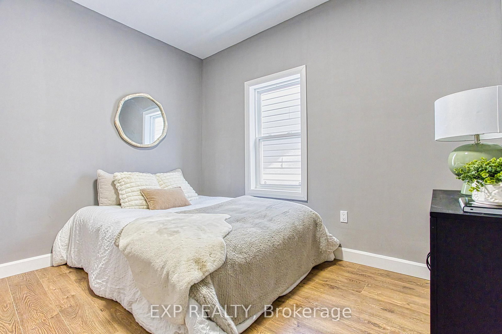 Detached House for sale at 267 Rosslyn Avenue, Hamilton, Ontario, L8L 7P9 - Crown Point - MLS: X12995020