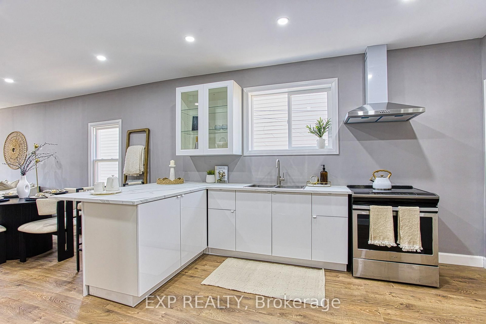 Detached House for sale at 267 Rosslyn Avenue, Hamilton, Ontario, L8L 7P9 - Crown Point - MLS: X12995020