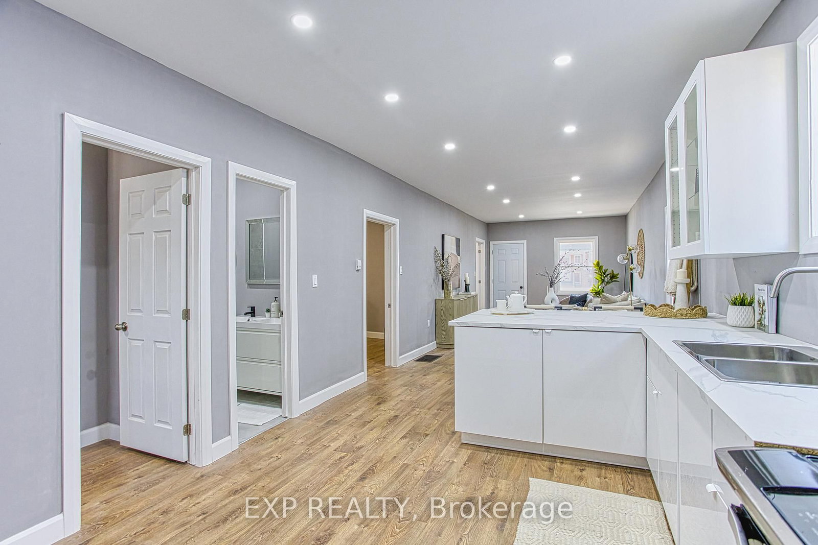 Detached House for sale at 267 Rosslyn Avenue, Hamilton, Ontario, L8L 7P9 - Crown Point - MLS: X12995020