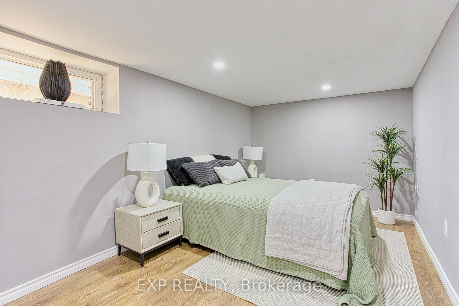 Detached House for sale at 267 Rosslyn Avenue, Hamilton, Ontario, L8L 7P9 - Crown Point - MLS: X12995020