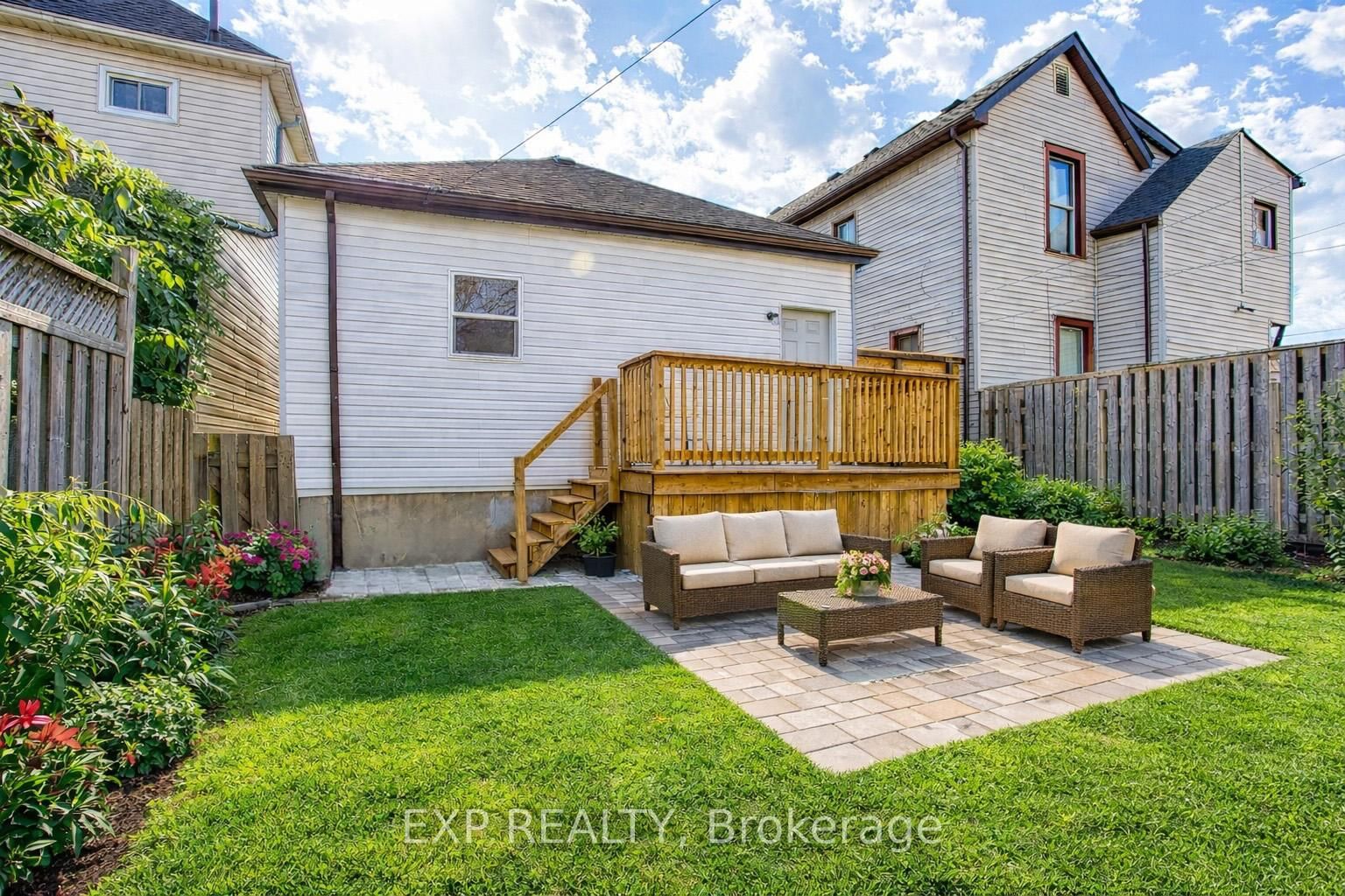 Detached House for sale at 267 Rosslyn Avenue, Hamilton, Ontario, L8L 7P9 - Crown Point - MLS: X12995020