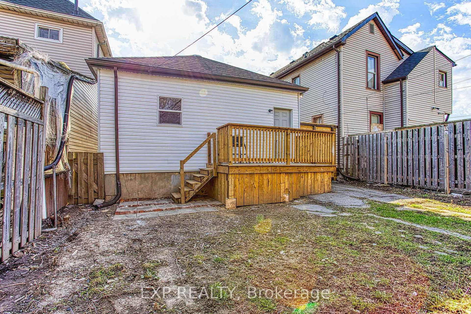 Detached House for sale at 267 Rosslyn Avenue, Hamilton, Ontario, L8L 7P9 - Crown Point - MLS: X12995020