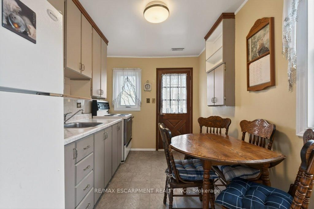 Detached House for sale at 5 Mahony Avenue, Hamilton, Ontario, L8H 3C3 - Normanhurst - MLS: X12995134