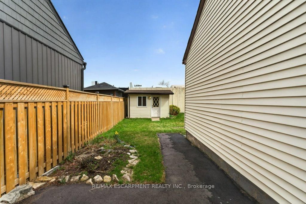 Detached House for sale at 5 Mahony Avenue, Hamilton, Ontario, L8H 3C3 - Normanhurst - MLS: X12995134