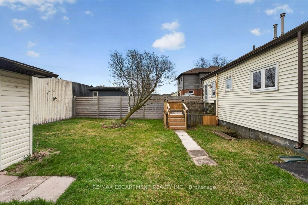 Detached House for sale at 5 Mahony Avenue, Hamilton, Ontario, L8H 3C3 - Normanhurst - MLS: X12995134