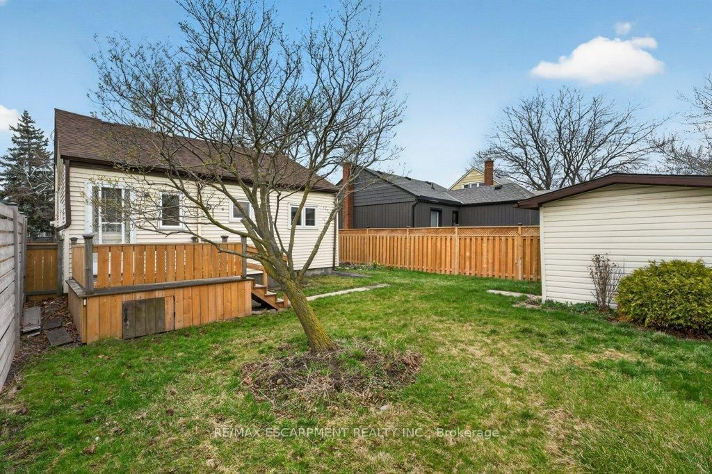 Detached House for sale at 5 Mahony Avenue, Hamilton, Ontario, L8H 3C3 - Normanhurst - MLS: X12995134