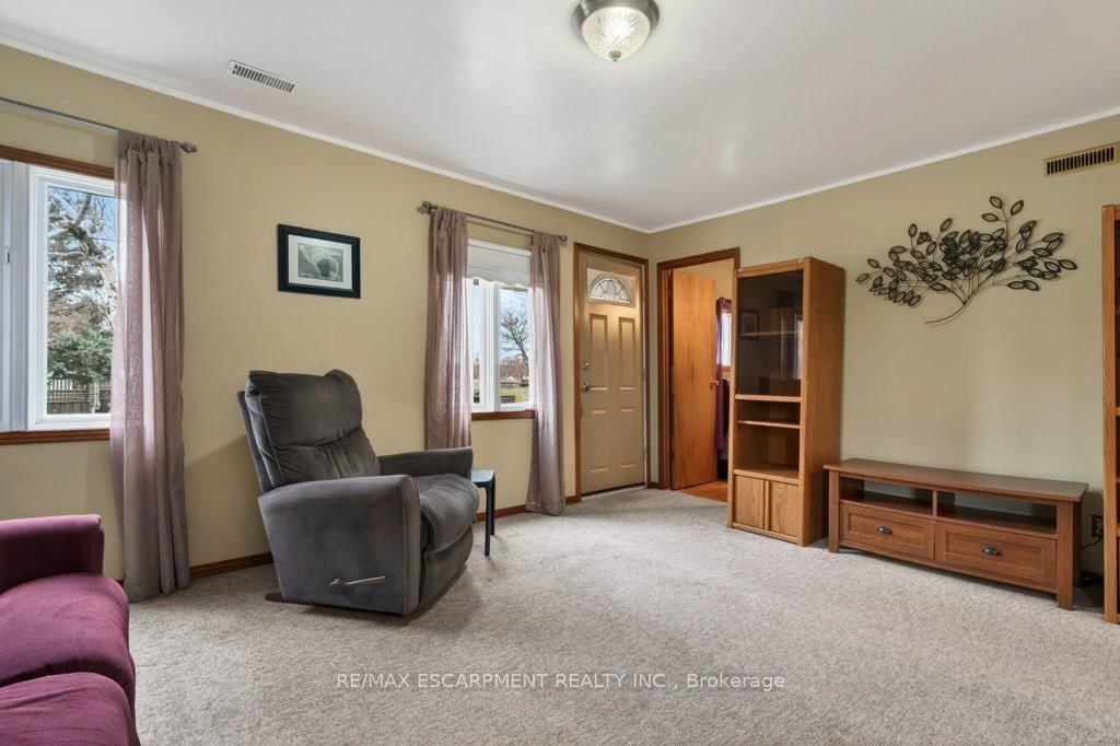 Detached House for sale at 5 Mahony Avenue, Hamilton, Ontario, L8H 3C3 - Normanhurst - MLS: X12995134