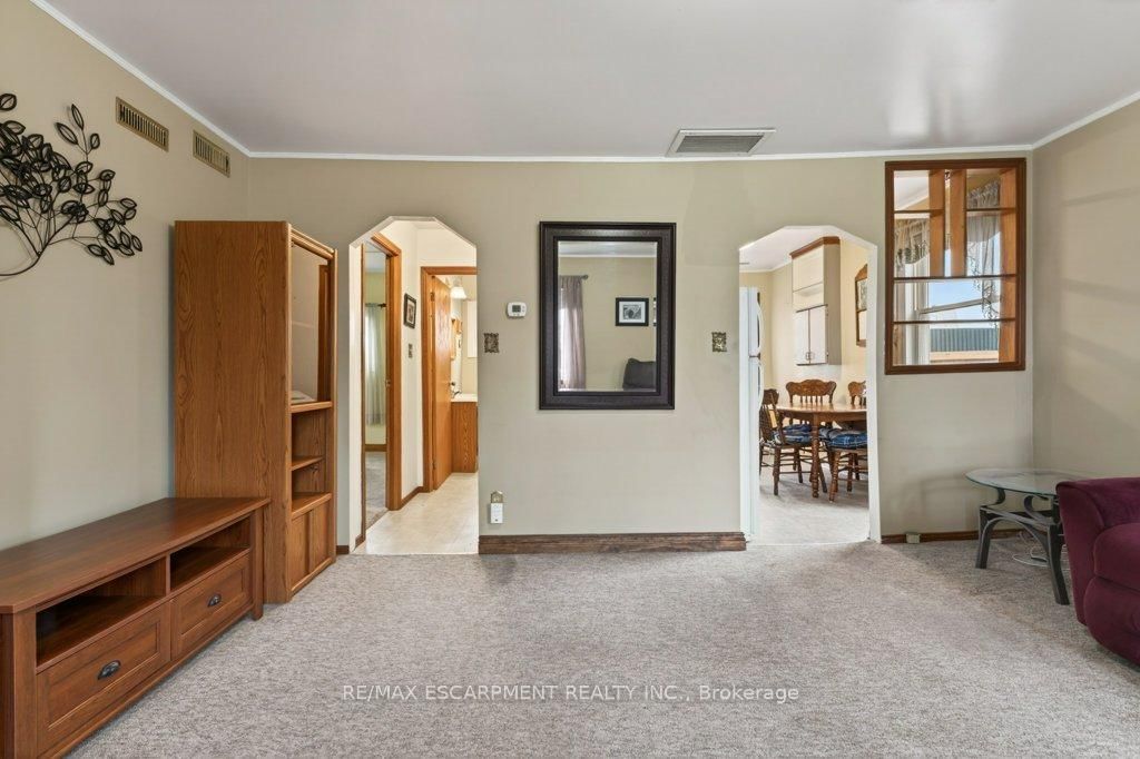 Detached House for sale at 5 Mahony Avenue, Hamilton, Ontario, L8H 3C3 - Normanhurst - MLS: X12995134