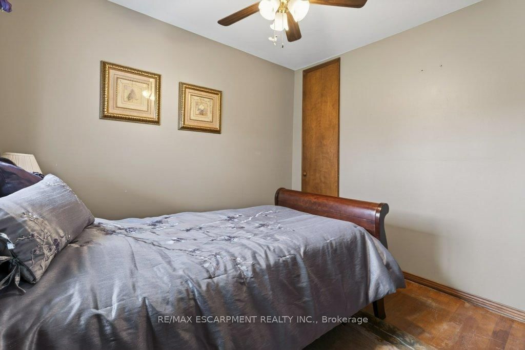 Detached House for sale at 5 Mahony Avenue, Hamilton, Ontario, L8H 3C3 - Normanhurst - MLS: X12995134