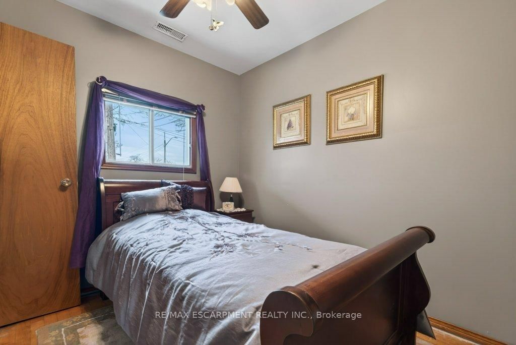 Detached House for sale at 5 Mahony Avenue, Hamilton, Ontario, L8H 3C3 - Normanhurst - MLS: X12995134