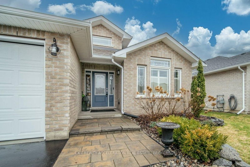 8 Briarwood Cres, Greater Napanee, K7R 0C2 | Image 3