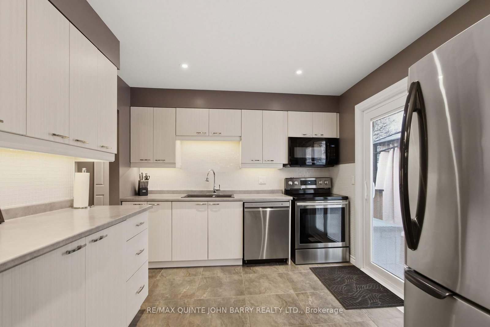 Detached House for sale at 106 Nicholas Street, Quinte West, Ontario, K8V 6B2 - Trenton Ward - MLS: X12995248