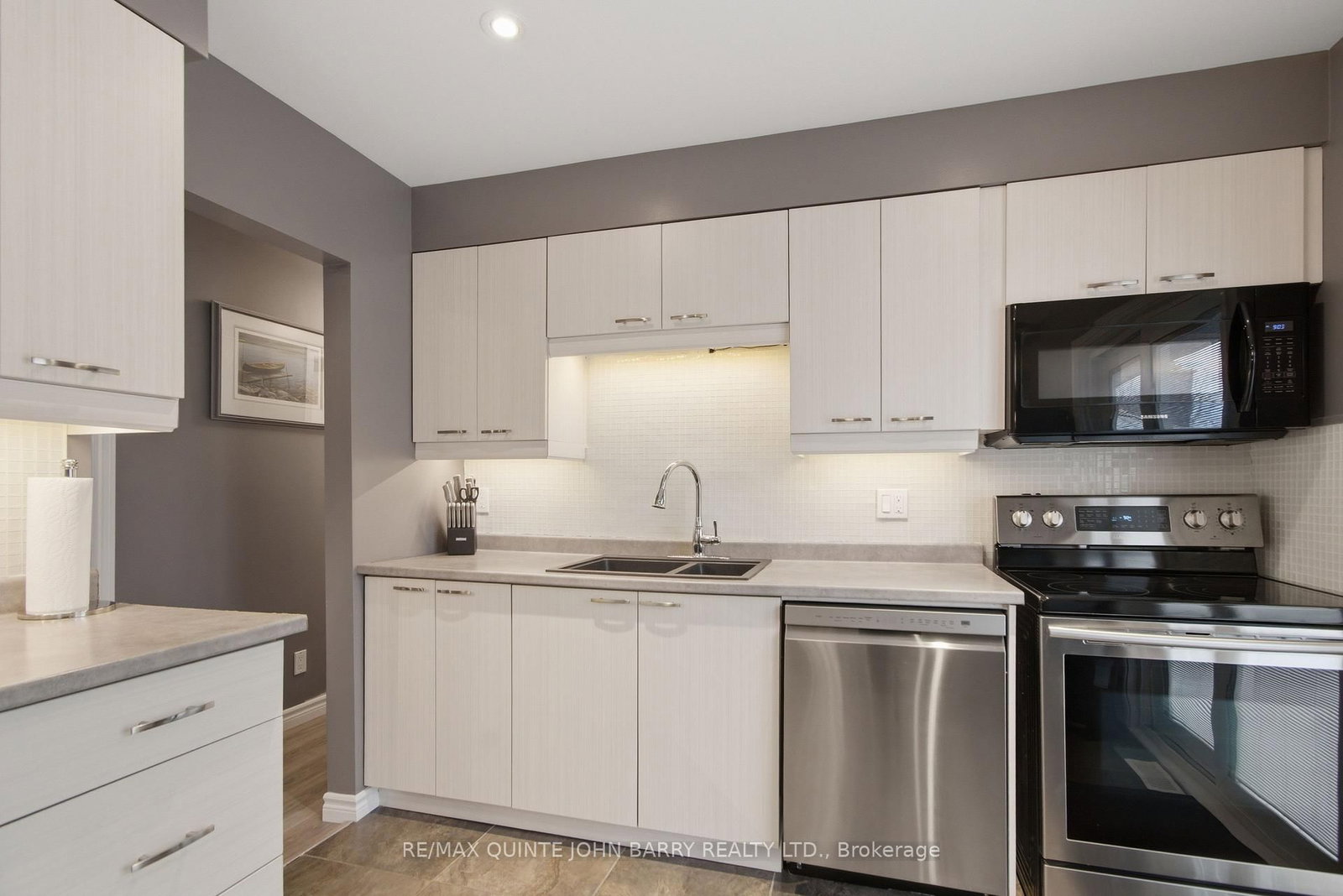 Detached House for sale at 106 Nicholas Street, Quinte West, Ontario, K8V 6B2 - Trenton Ward - MLS: X12995248