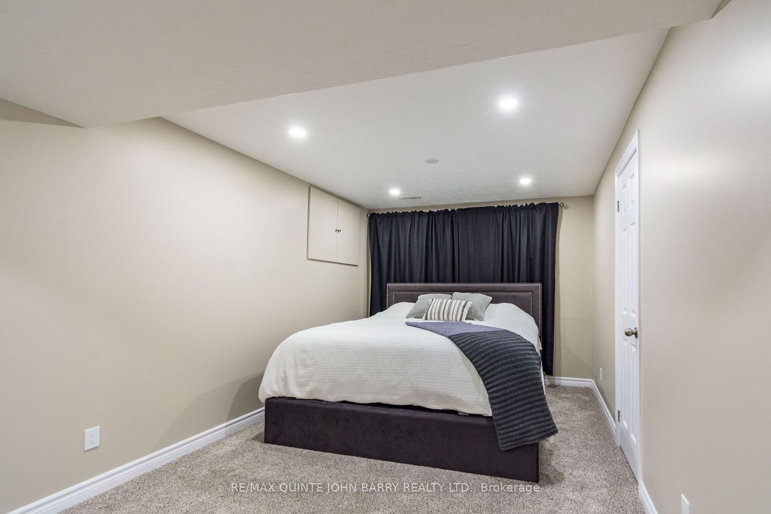 Detached House for sale at 106 Nicholas Street, Quinte West, Ontario, K8V 6B2 - Trenton Ward - MLS: X12995248