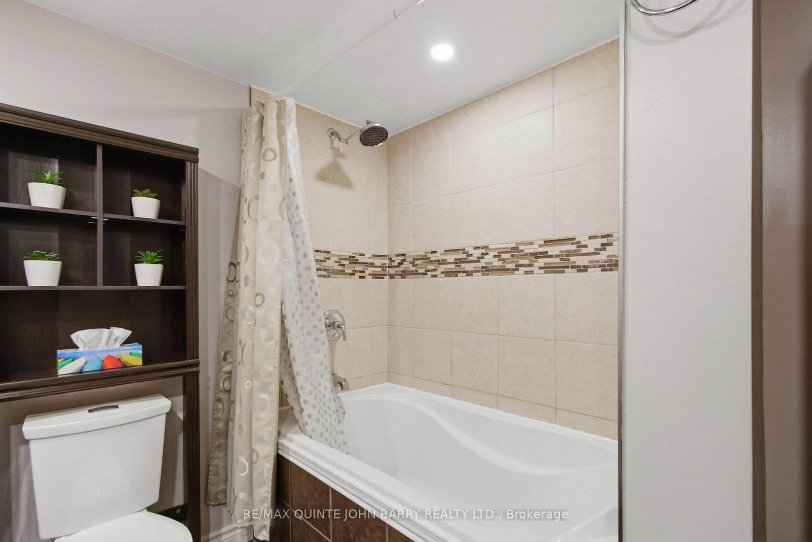 Detached House for sale at 106 Nicholas Street, Quinte West, Ontario, K8V 6B2 - Trenton Ward - MLS: X12995248