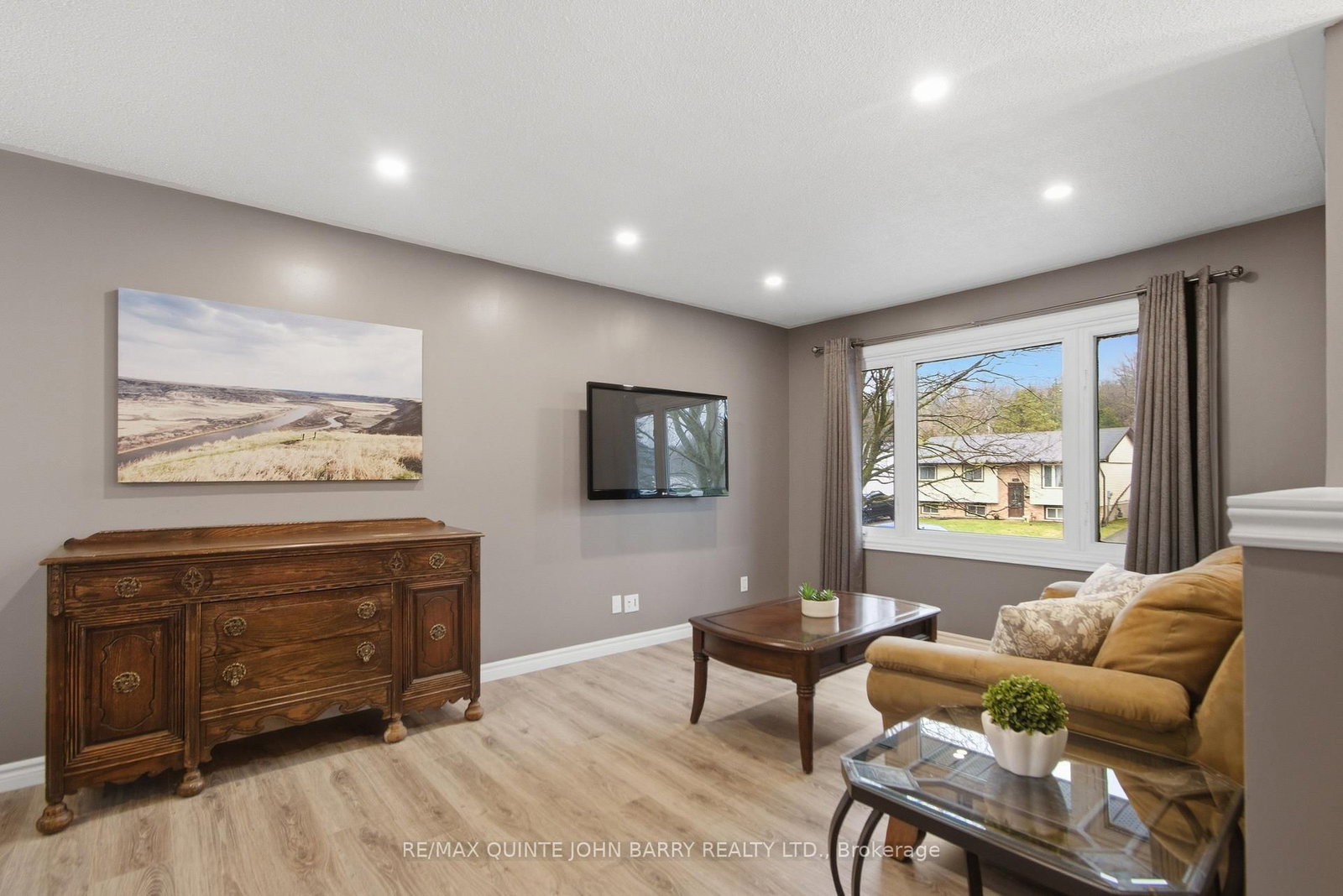 Detached House for sale at 106 Nicholas Street, Quinte West, Ontario, K8V 6B2 - Trenton Ward - MLS: X12995248