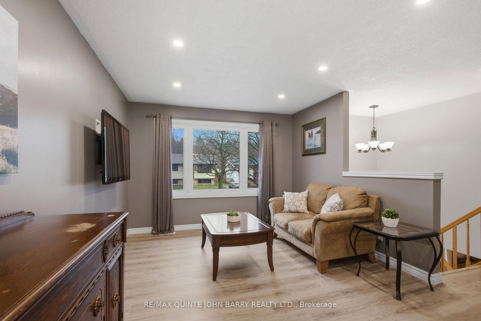 Detached House for sale at 106 Nicholas Street, Quinte West, Ontario, K8V 6B2 - Trenton Ward - MLS: X12995248