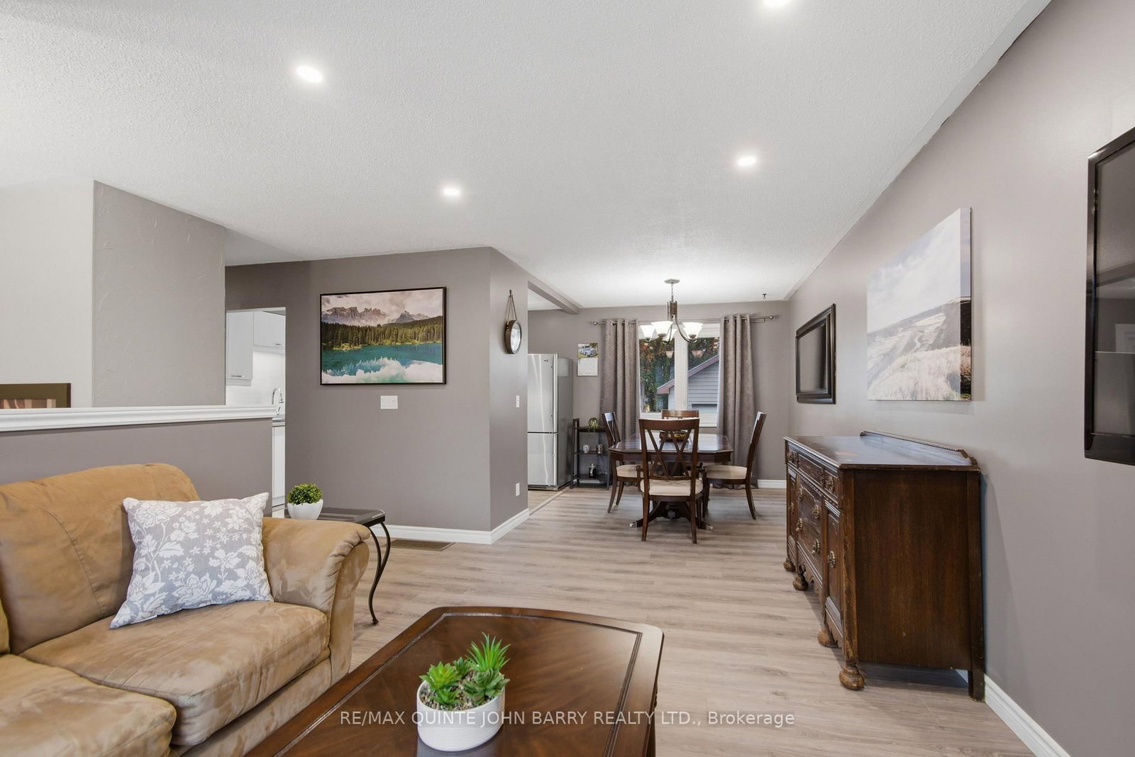 Detached House for sale at 106 Nicholas Street, Quinte West, Ontario, K8V 6B2 - Trenton Ward - MLS: X12995248