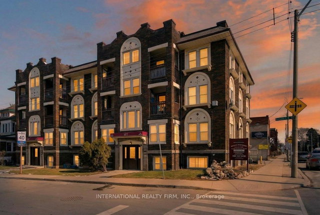 4 - 109 Balsam Avenue S