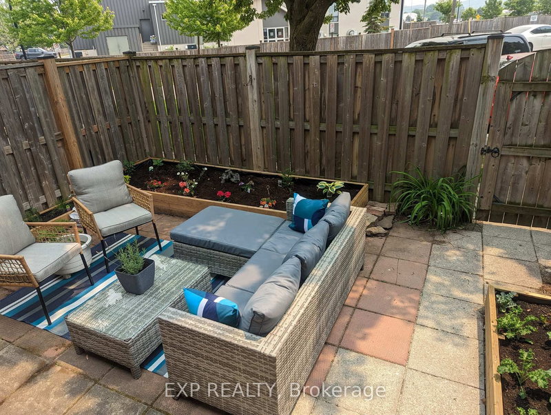 406 - 7 Viking Crt, Grimsby, L3M 3T8 | Image 2