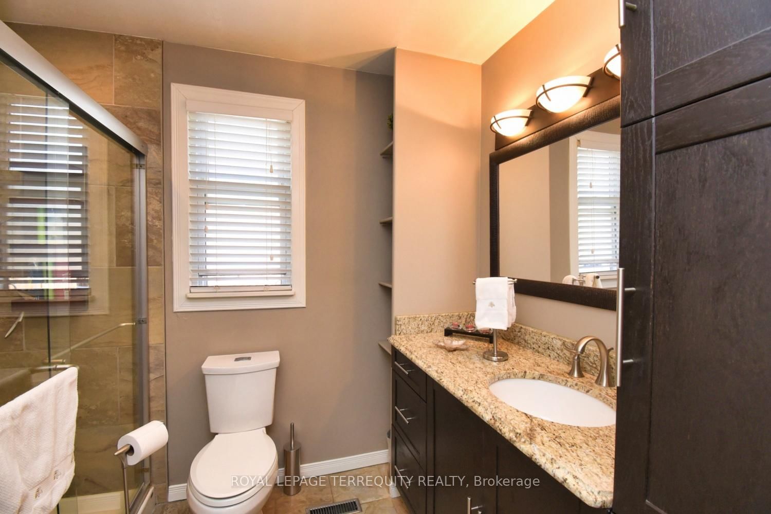 Detached House for sale at 63 West 1st Street, Hamilton, Ontario, L9C 3C2 - Bonnington - MLS: X12995522