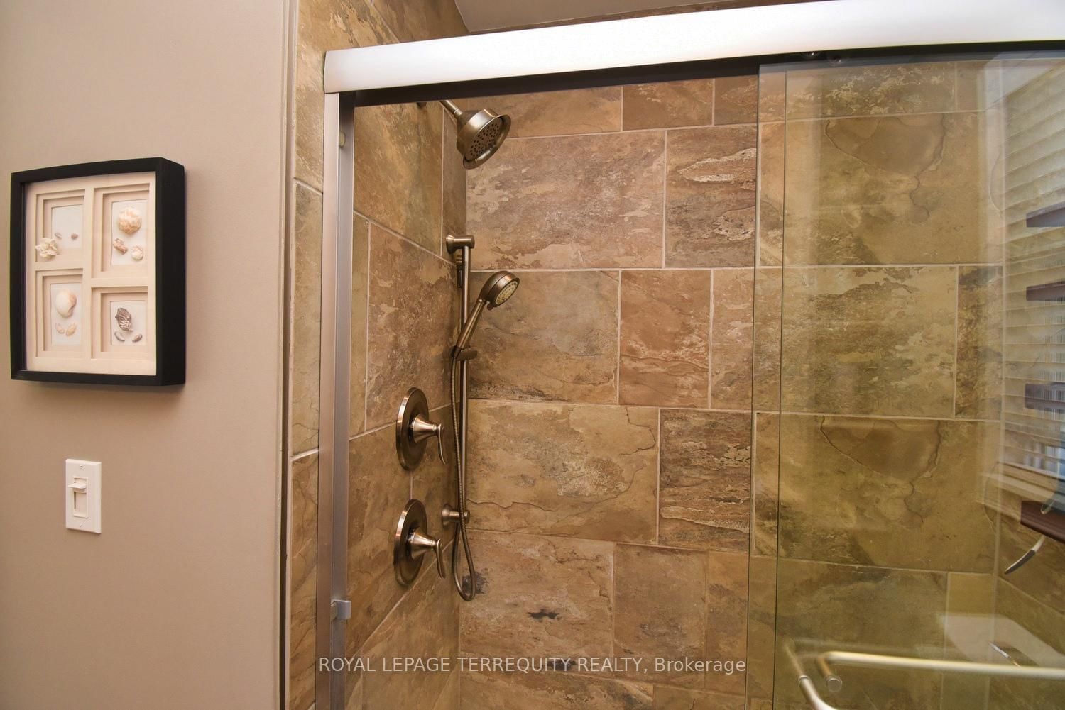 Detached House for sale at 63 West 1st Street, Hamilton, Ontario, L9C 3C2 - Bonnington - MLS: X12995522