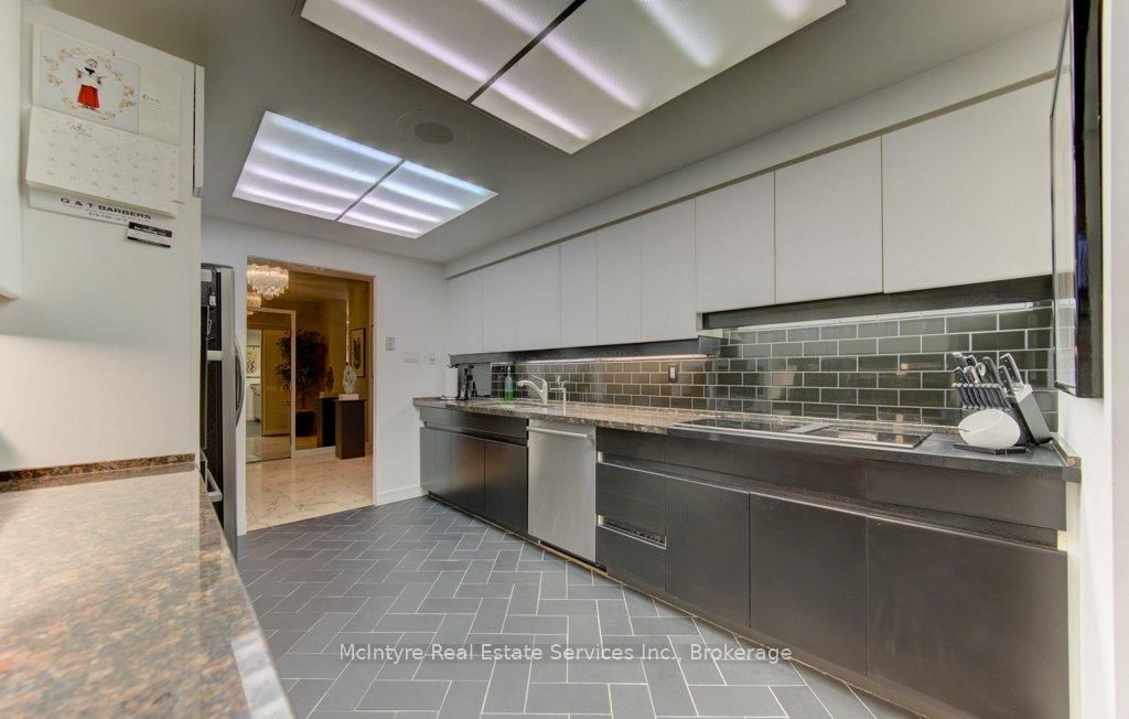 265 Westcourt Place, Unit PH9 - Photo 32