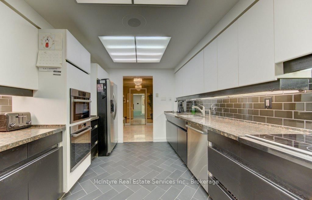 265 Westcourt Place, Unit PH9 - Photo 33