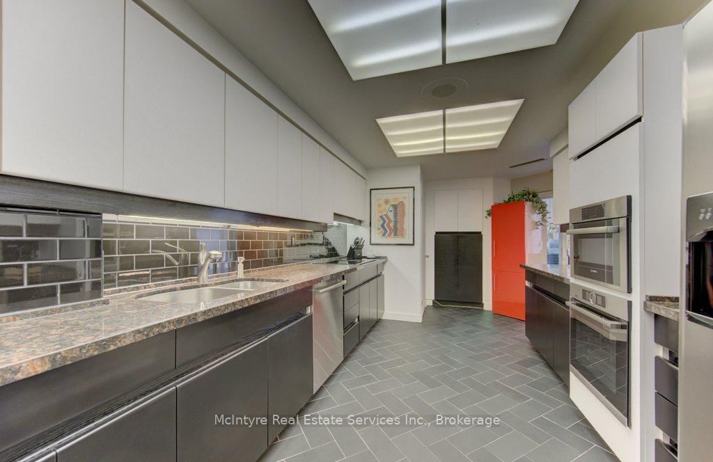 265 Westcourt Place, Unit PH9 - Photo 35