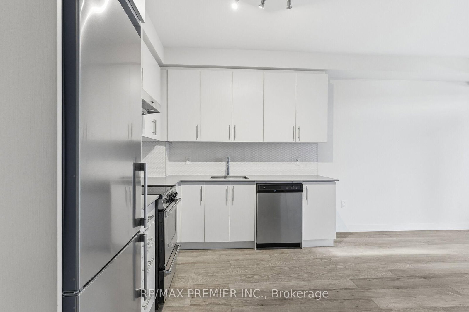 Condo for sale at 914-212 King William Street, Hamilton, Ontario, L6R 3N9 - Beasley - MLS: X12995624