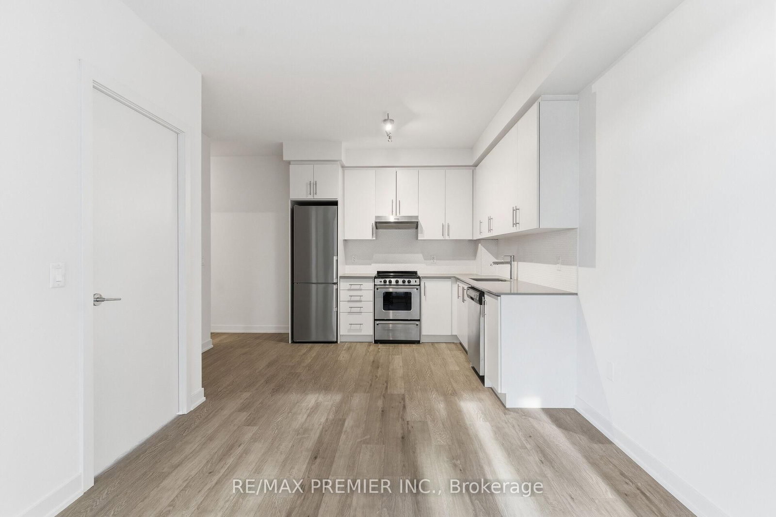 Condo for sale at 914-212 King William Street, Hamilton, Ontario, L6R 3N9 - Beasley - MLS: X12995624