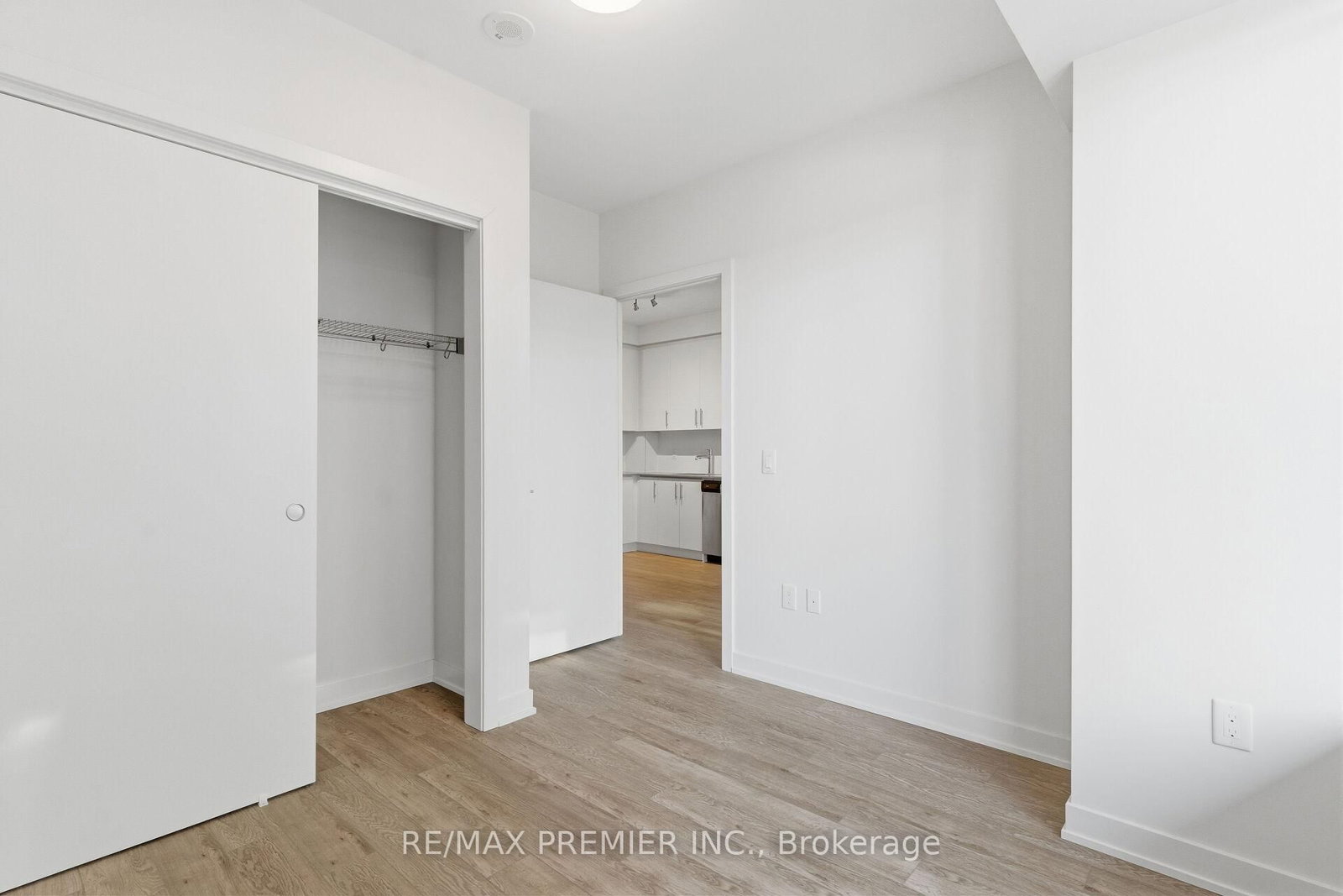 Condo for sale at 914-212 King William Street, Hamilton, Ontario, L6R 3N9 - Beasley - MLS: X12995624