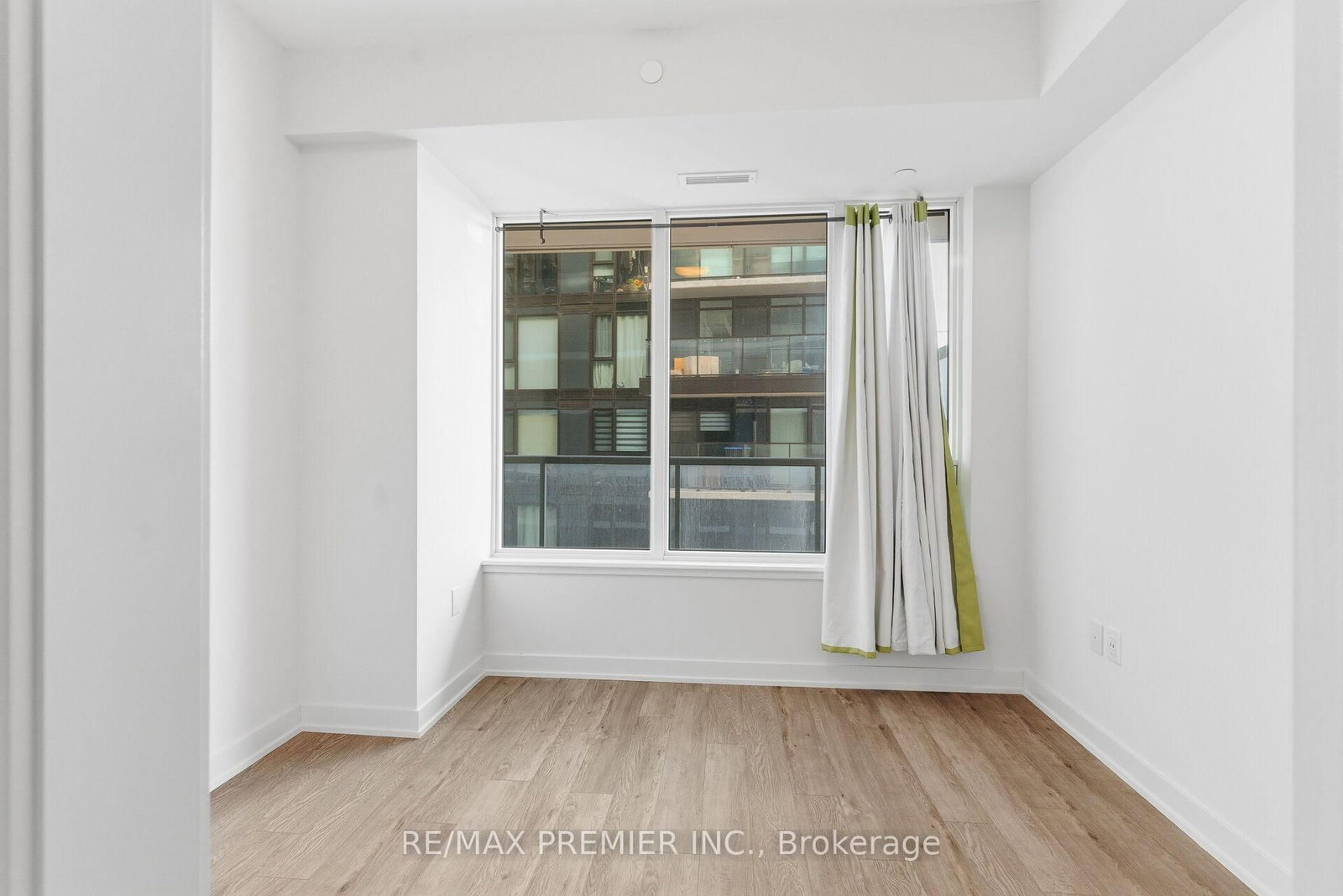 Condo for sale at 914-212 King William Street, Hamilton, Ontario, L6R 3N9 - Beasley - MLS: X12995624