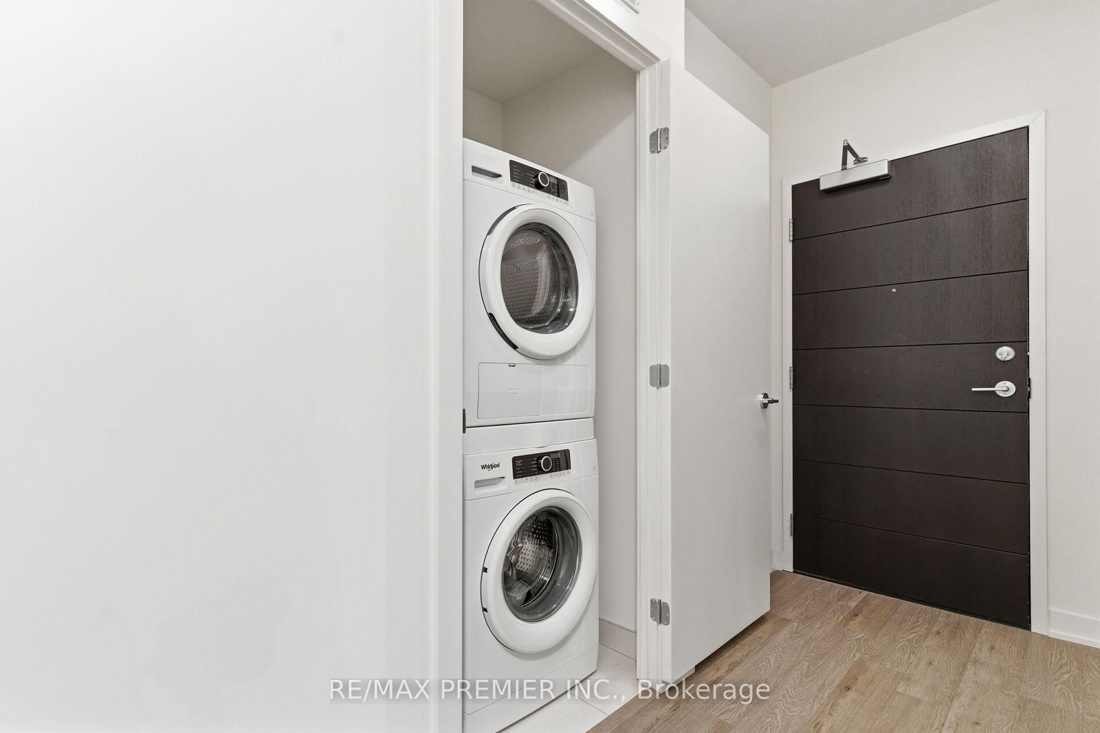 Condo for sale at 914-212 King William Street, Hamilton, Ontario, L6R 3N9 - Beasley - MLS: X12995624