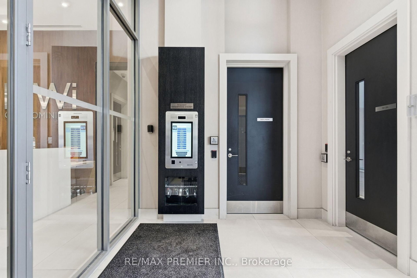 Condo for sale at 914-212 King William Street, Hamilton, Ontario, L6R 3N9 - Beasley - MLS: X12995624