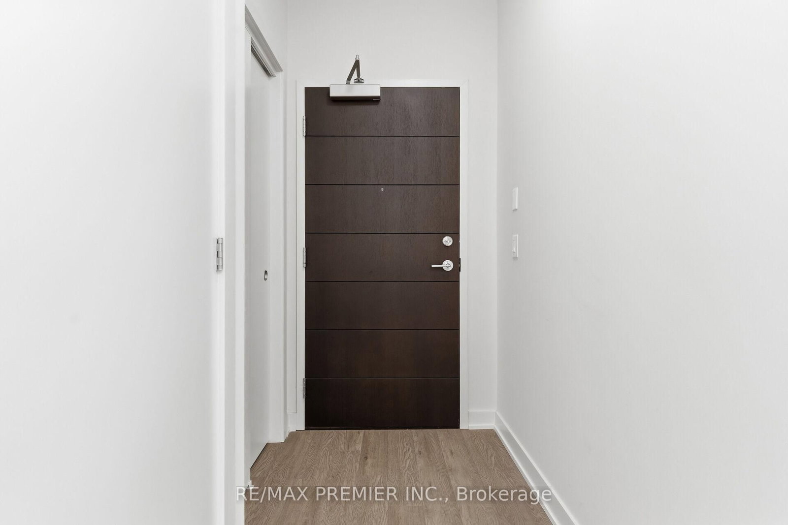 Condo for sale at 914-212 King William Street, Hamilton, Ontario, L6R 3N9 - Beasley - MLS: X12995624