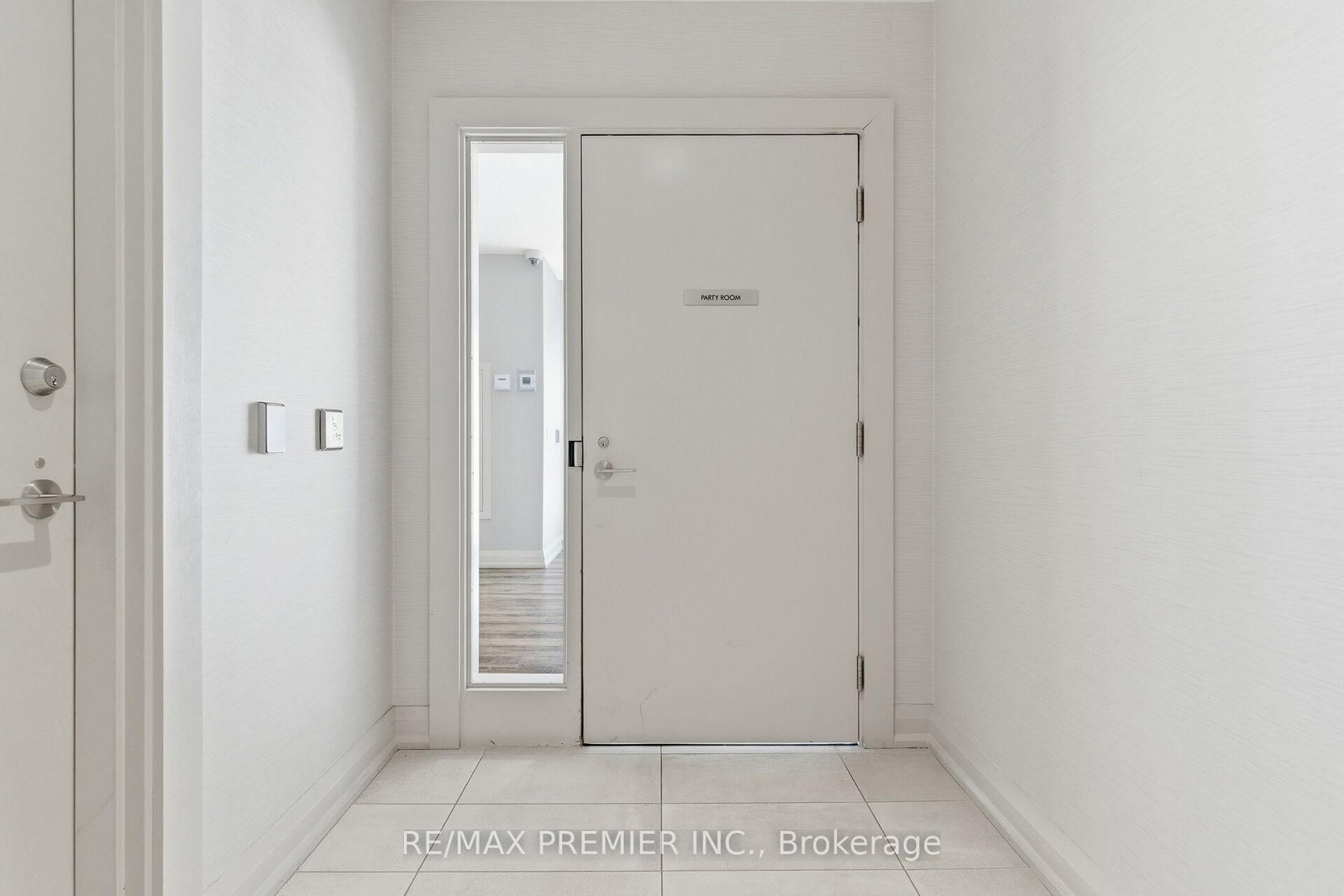 Condo for sale at 914-212 King William Street, Hamilton, Ontario, L6R 3N9 - Beasley - MLS: X12995624