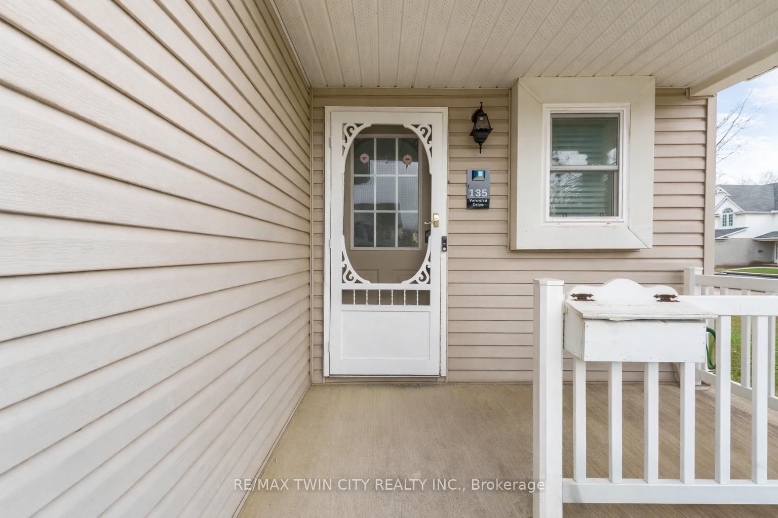 135 Veronica Drive - Photo 2