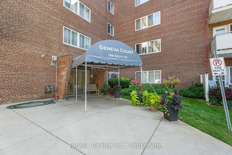 304 - 198 Scott St, St. Catharines, L2N 5T3 | Image 2