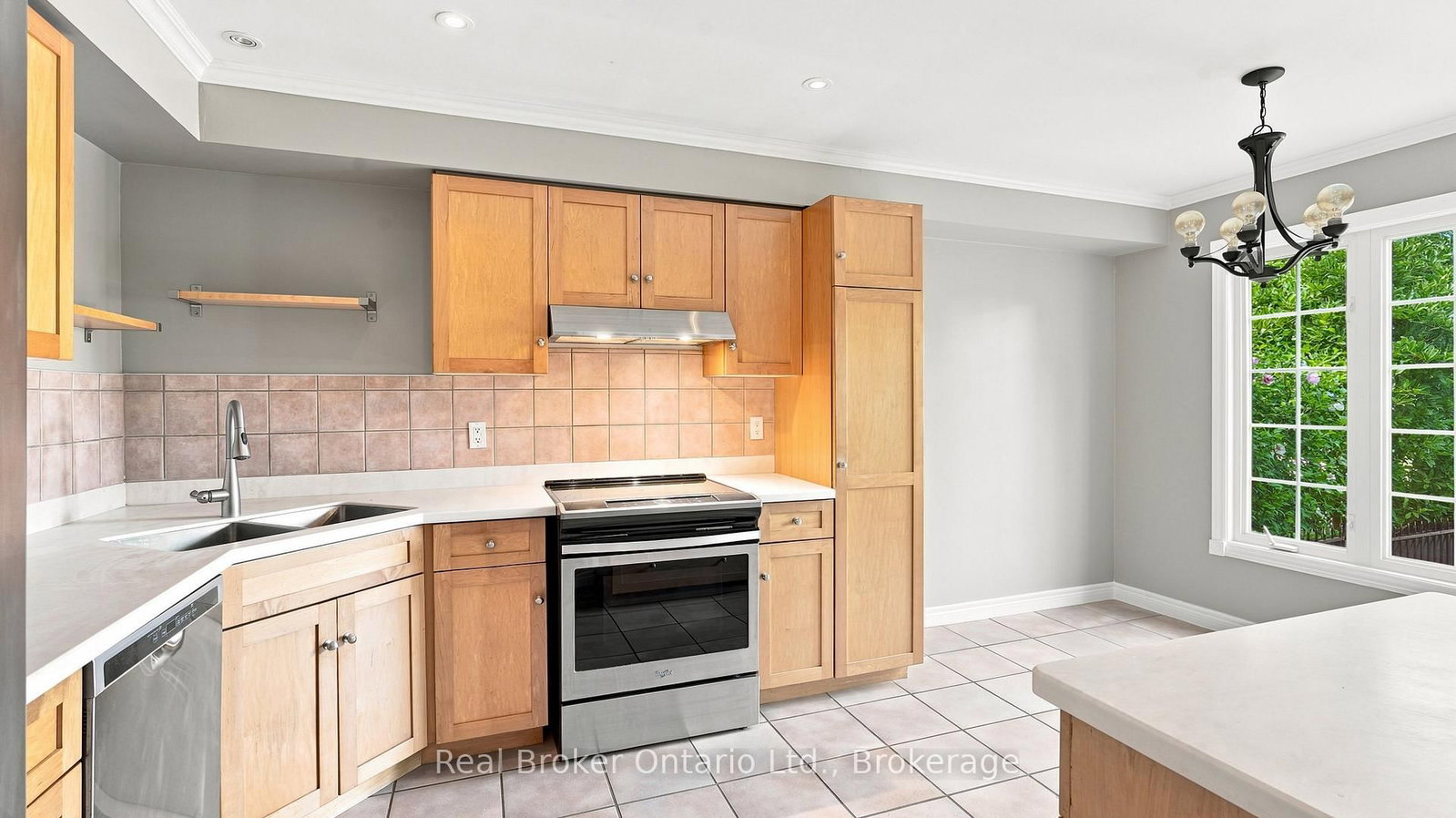 189 Livingston Avenue • Grimsby, ON photo 12