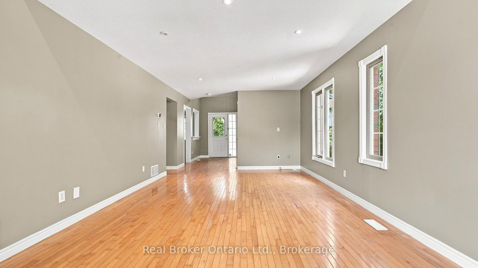 189 Livingston Avenue • Grimsby, ON photo 14