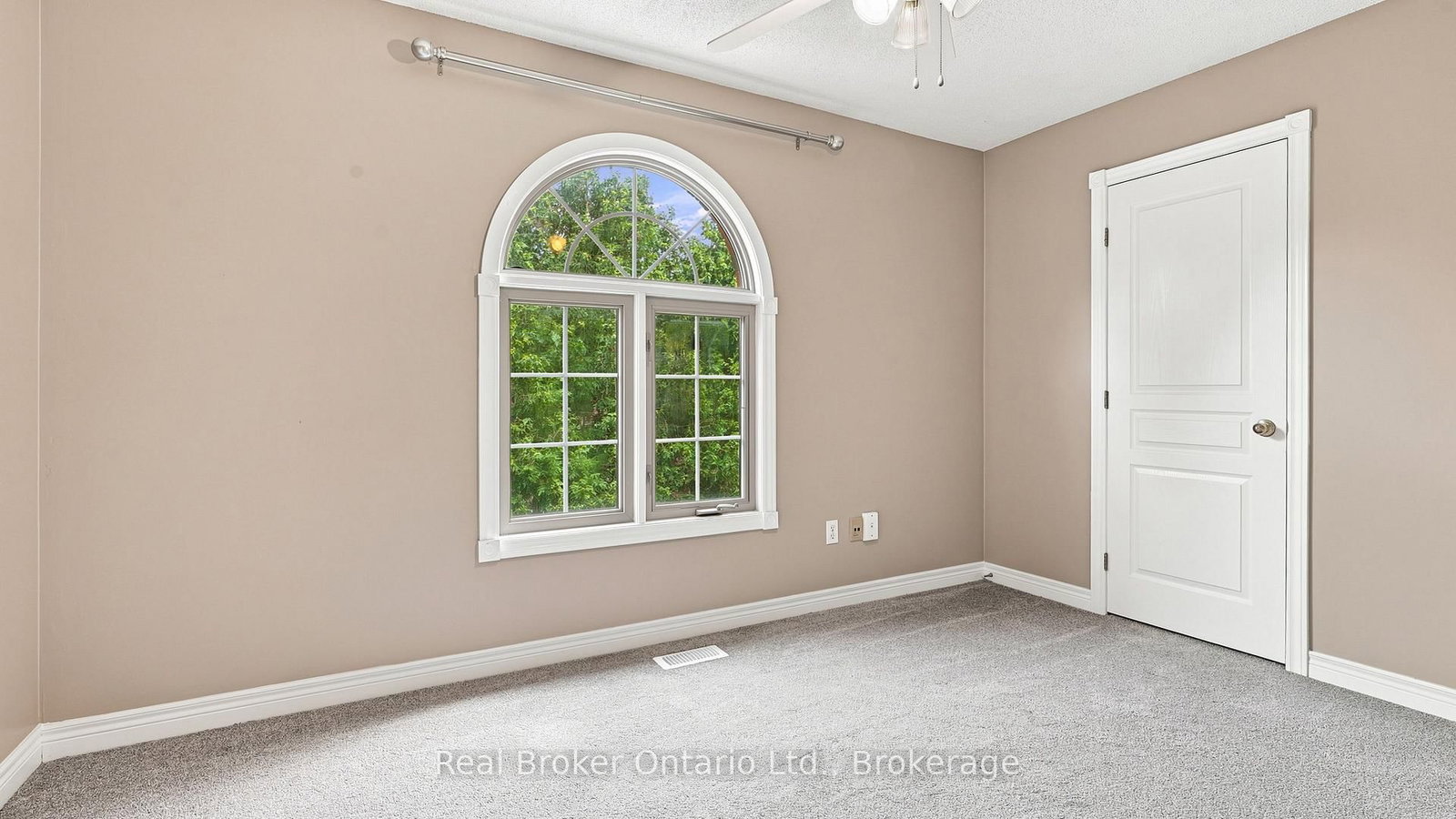 189 Livingston Avenue • Grimsby, ON photo 25