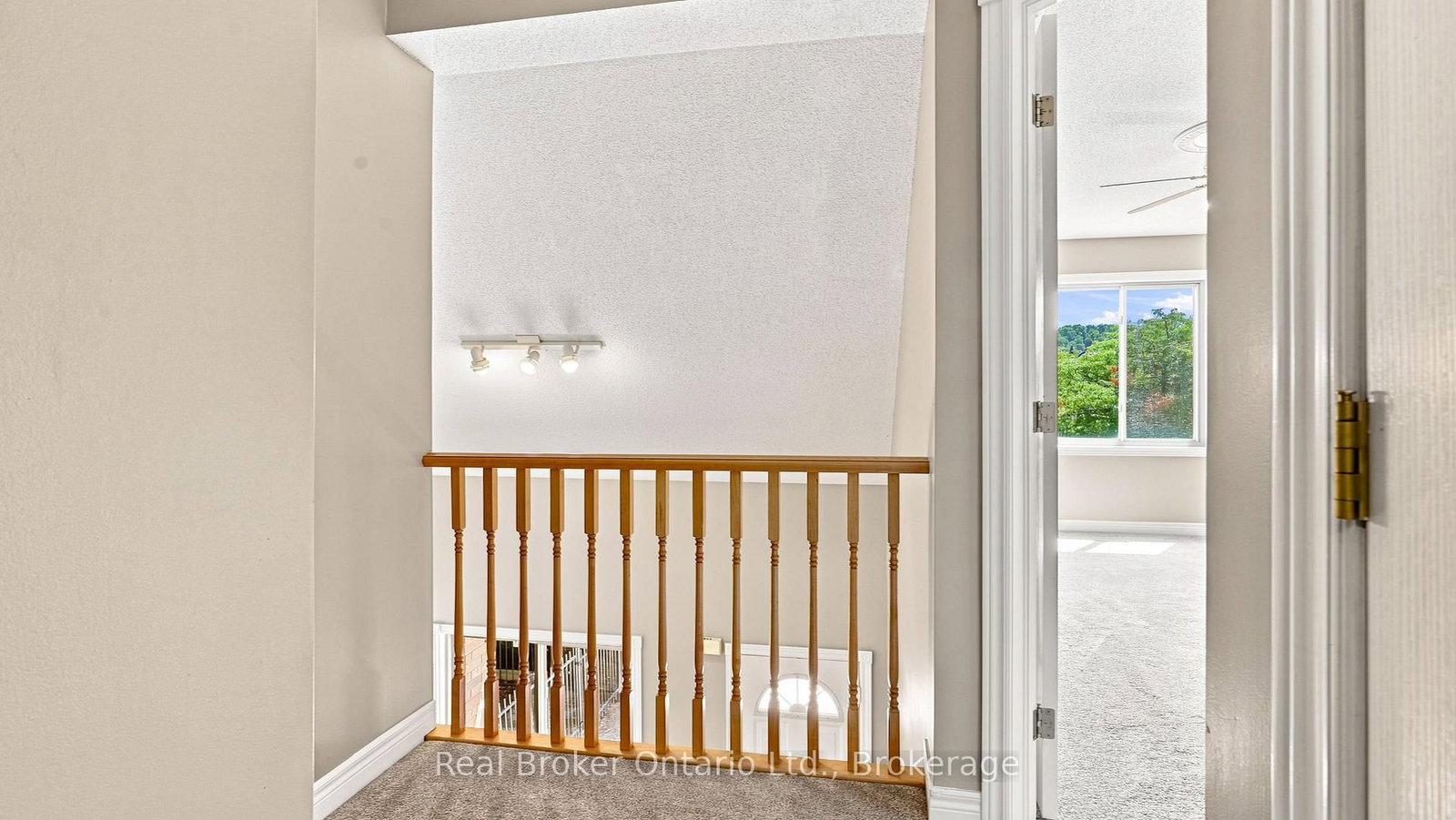 189 Livingston Avenue • Grimsby, ON photo 27