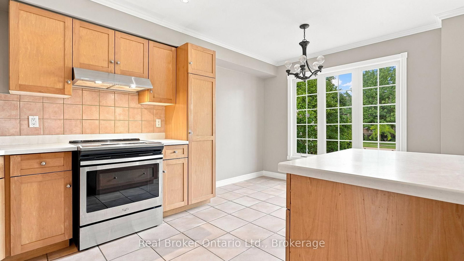 189 Livingston Avenue • Grimsby, ON photo 8