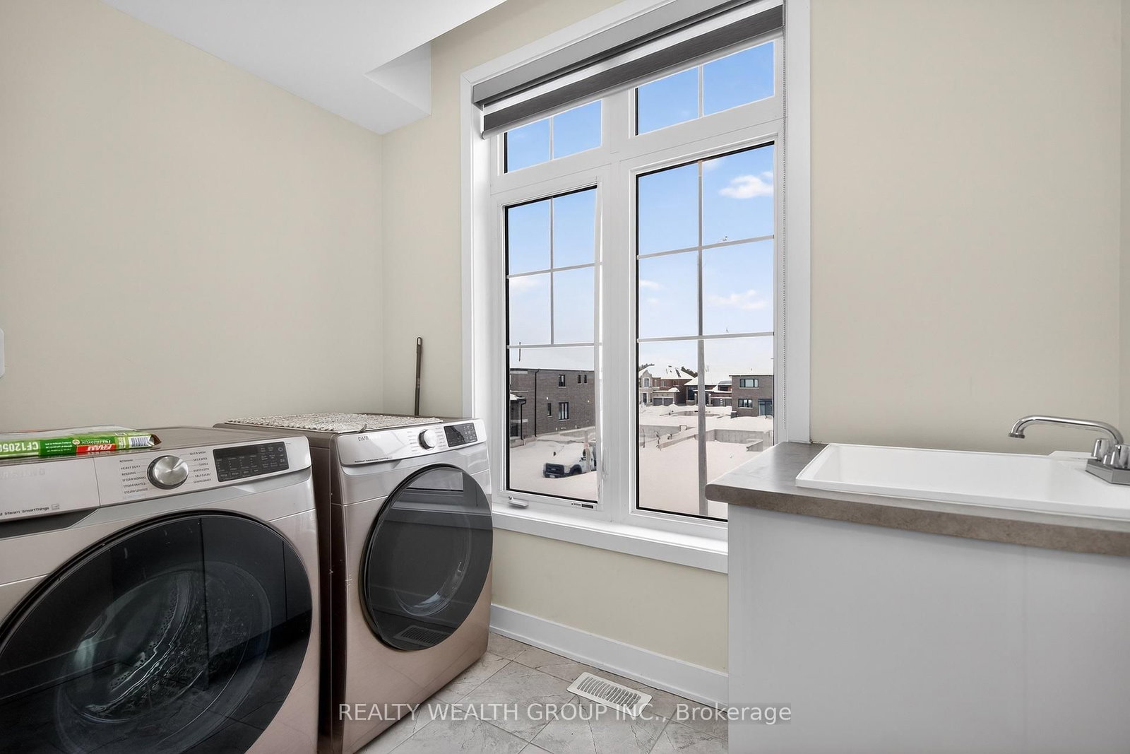 Detached House for sale at 803 Griffin Trail, Peterborough, Ontario, K9K 0J1 - Monaghan Ward 2 - MLS: X12995932