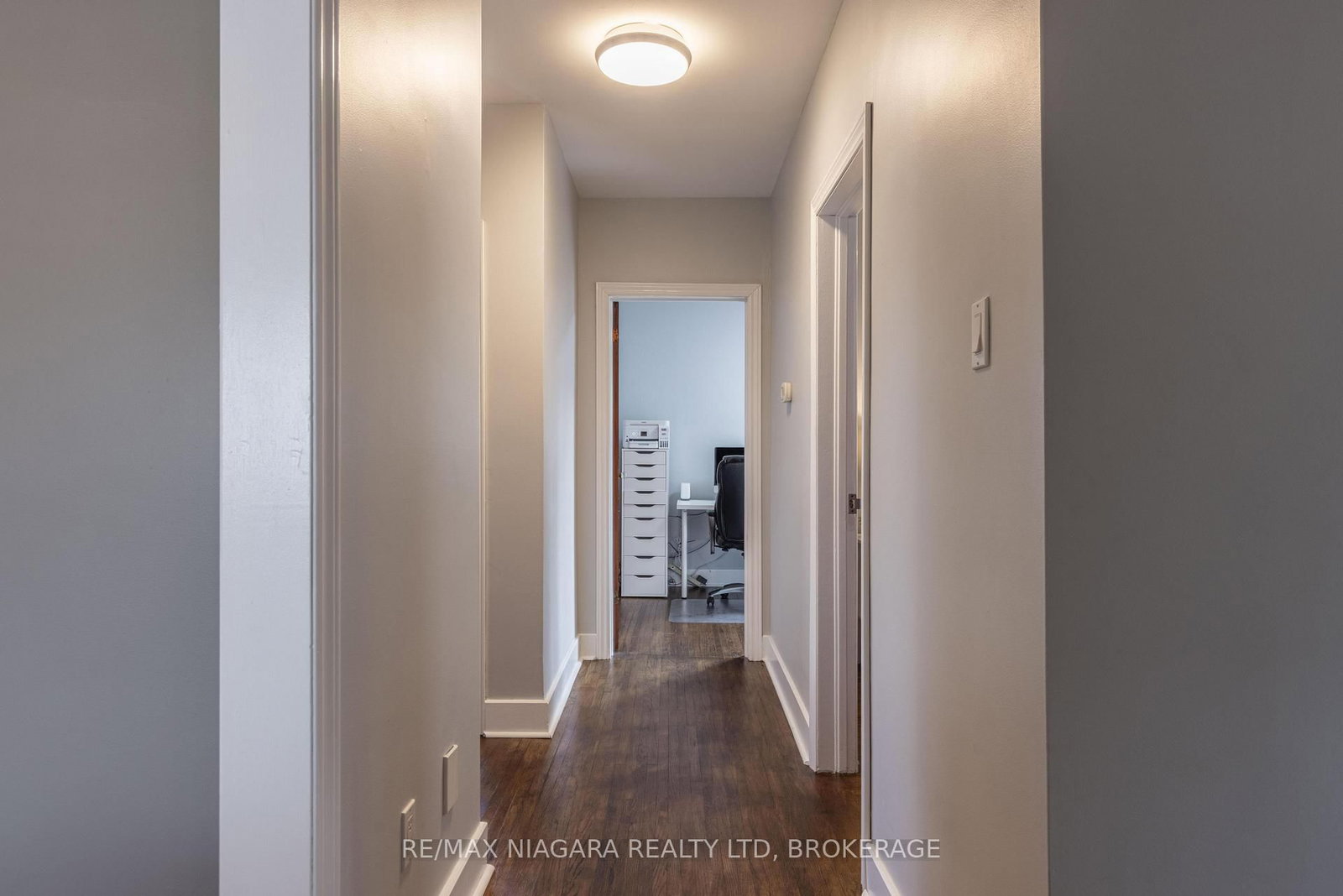 Detached House for sale at 88 Garnet Street, St. Catharines, Ontario, L2M 5G4 - Facer - MLS: X12996024