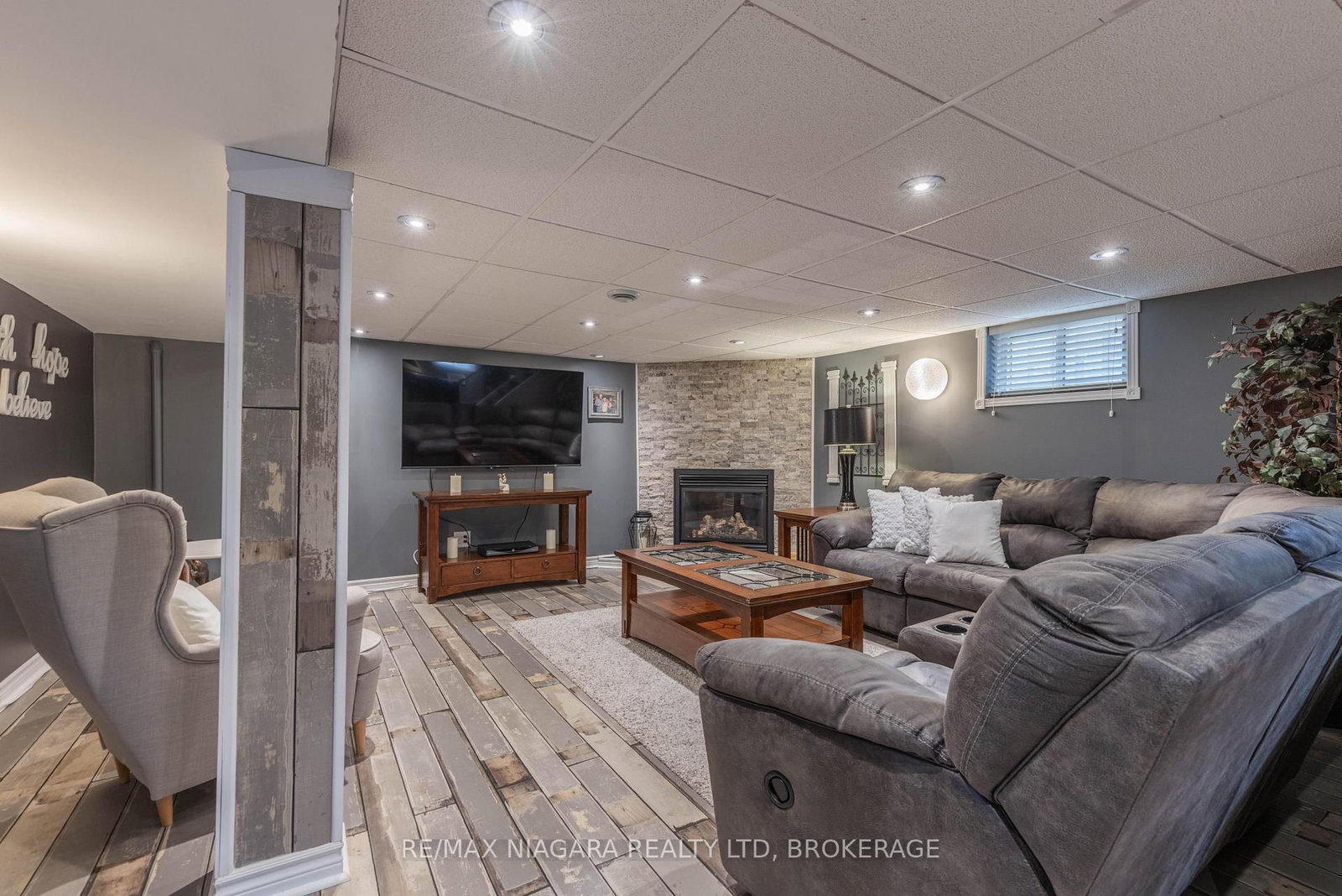 Detached House for sale at 88 Garnet Street, St. Catharines, Ontario, L2M 5G4 - Facer - MLS: X12996024