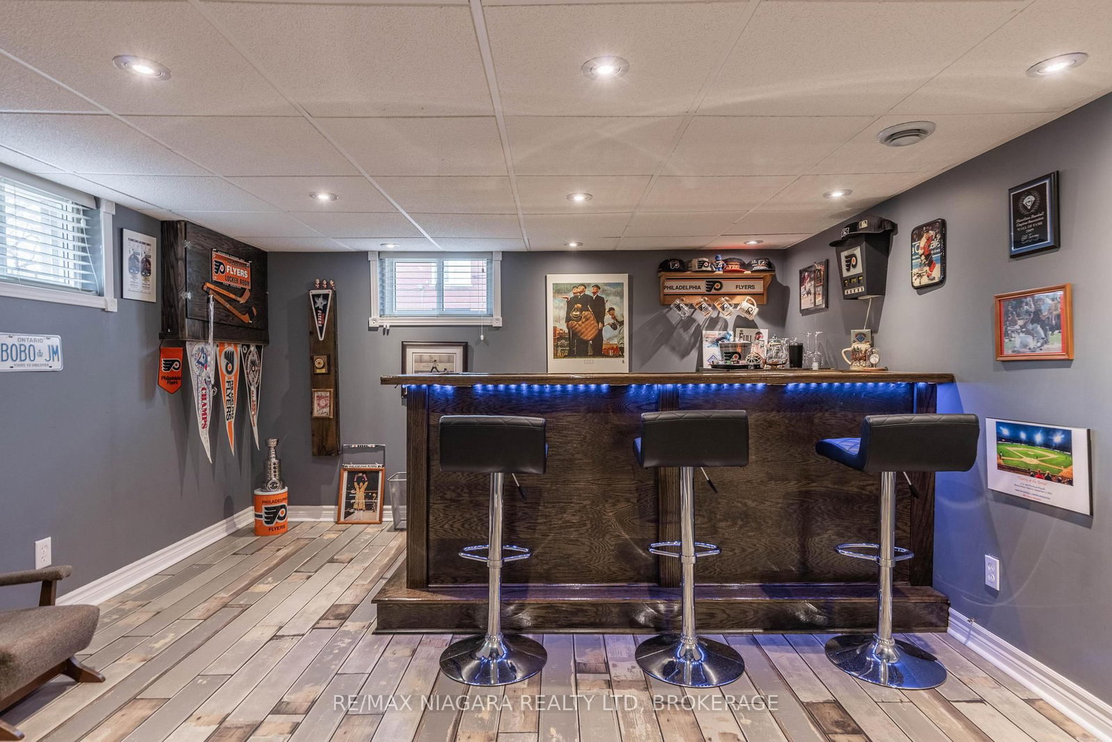 Detached House for sale at 88 Garnet Street, St. Catharines, Ontario, L2M 5G4 - Facer - MLS: X12996024